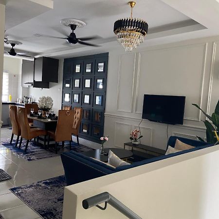 Cheerfull3 Bedroom Townhouse Terrace Kampung Dengkil Luaran gambar